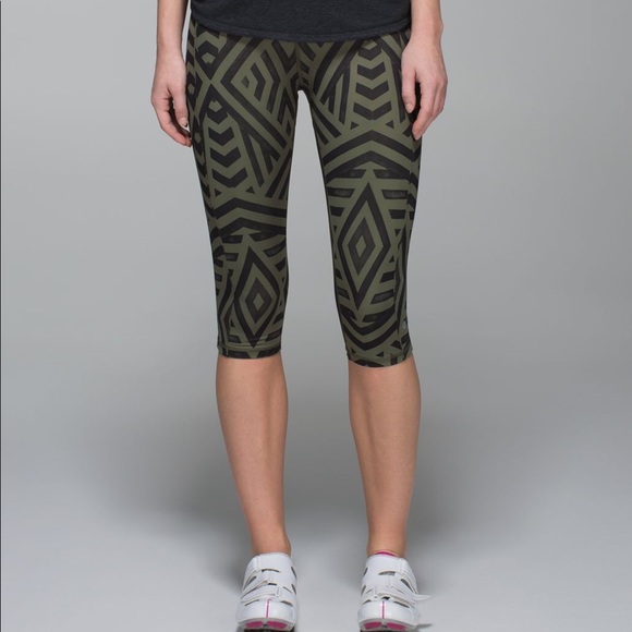 Lululemon Inspire Crop II * Full-on Luxtreme